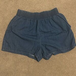 Elastic waist denim shorts